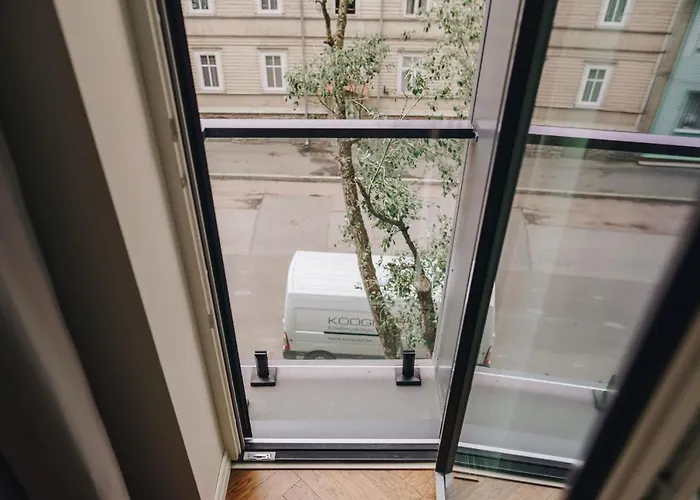 Dream - Stylish With French Balcony *